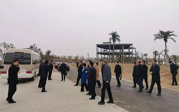 省政府領(lǐng)導(dǎo)蒞臨集團公司承建的體育場館施工現(xiàn)場視察工作